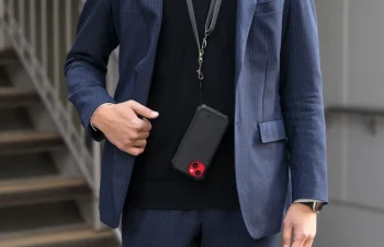 Simplism、ヴィーガンレザー使用した2WAYスマホストラップを100個限定で販売。価格は1,480円