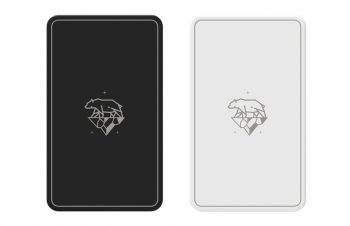 トリニティ、スマホの背面に貼って熱を逃がす「スマ冷え Premium」