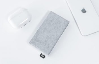 トリニティさん( @trinityinc )のキャンペーンで、 最高にお洒落な名刺ケース「 NuAns FLIPHOLDER」が当選しました！  色味と質感が凄く好みなので、大切に使っていきたいと思います！