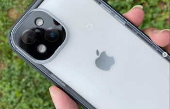 アウトドアなんかの過酷環境で使うならやっぱりトリニティの  「Catalyst Total Protection Case iPhone 14」  がベスト。 耐衝撃性と完全防水の安心感は代え難いものがあるんだよ。  朝露に濡れたふもとっぱらの地面に落としても、変わりやすい天候の山で土砂降りになっても問題なし。 アウトドアズマンを自認するならこれ選ばないと。  https://trinity.jp/product/CT-TPIP22M2-BK/  #トリニティ #トリニティアンバサダー #iPhone #カレーツーリズム #カレーダンニャバード #カレーですよ #curryheads #はぴい #Simplism #NuAns #Catalyst #貼るピタMAX #スマ冷え #iPhoneケース