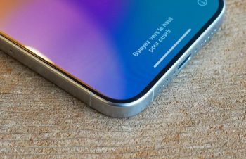 iPhone 15 Proのガラスが2.5Dラウンドエッジなのは本当なのか？