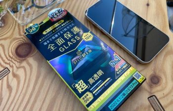 【デジタルガジェット】トリニティ　フルカバー 超透明 画面保護強化ガラス/超透明　はりかえ！のぞき見防止から透明に。【PR / トリニティアンバサダー】