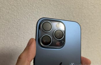 iPhoneカメラレンズを保護するSimplismのカバーガラス、装着しておくと安心感が高まる