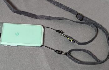 山田祥平のニュース羅針盤 第438回 Pixel 8aを守るケース、“2点支持”のダークホースを発見！