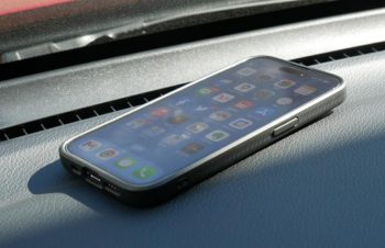 「スマホ熱中症」に要注意　絶対にやってはいけないこと／効果的な対策を紹介