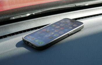 「スマホ熱中症」に要注意　絶対にやってはいけないこと／効果的な対策を紹介