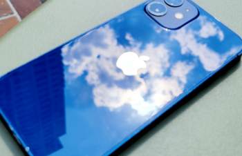 スマホの熱暴走対策に：Simplism シンプリズム スマ冷えプレミアムハードラージを使ってみた