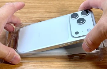 【レビュー】iPhone17 Pro用！「貼るピタNEO」で失敗しないガラスフィルム